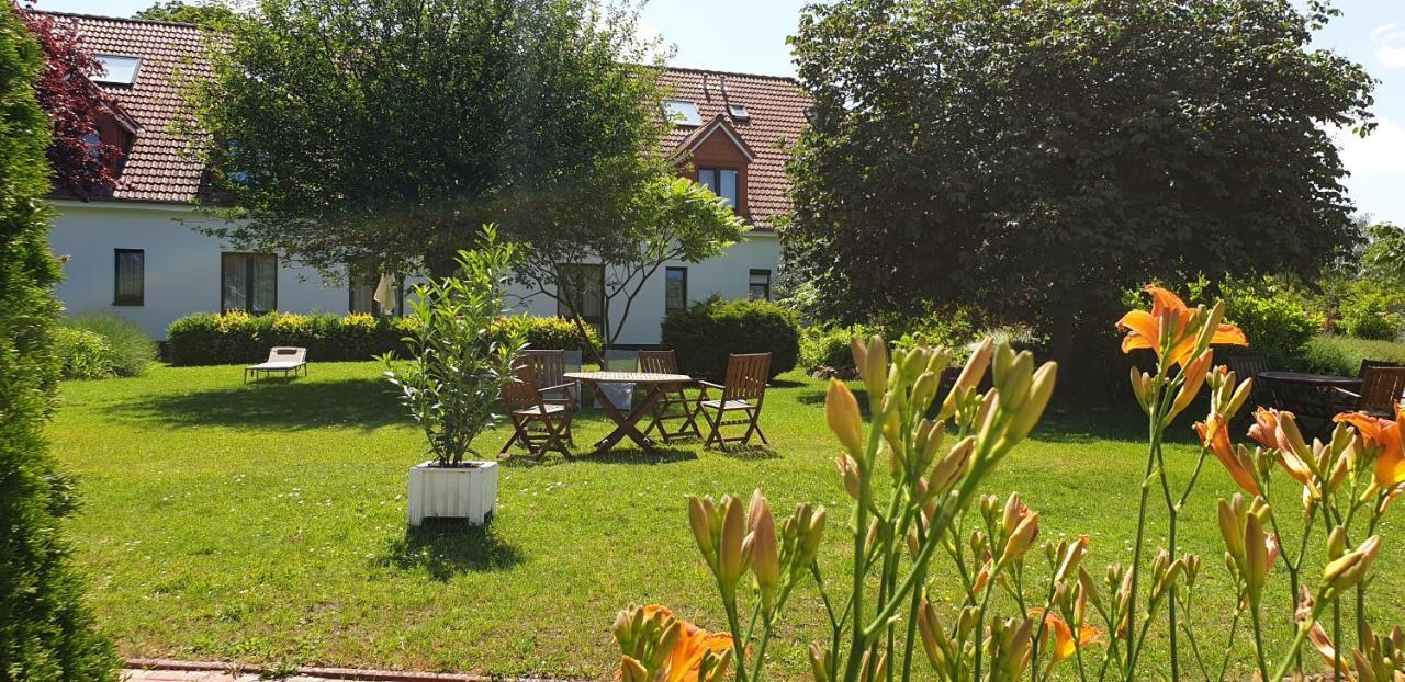Ferienbungalow Haus Am Teich Boltenhagen  Bagian luar foto